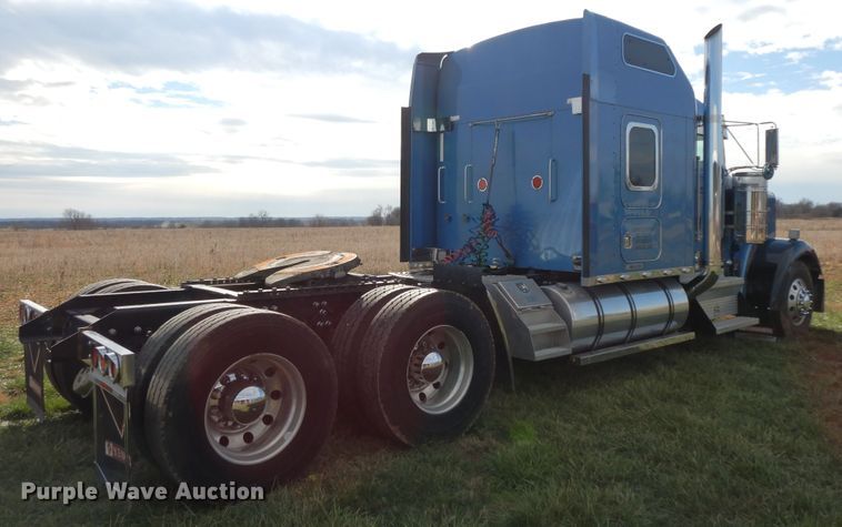 image for item GK9639 2005 Kenworth W900L  semi truck