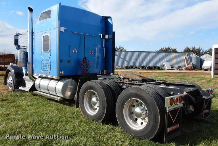image for item GK9639 2005 Kenworth W900L  semi truck