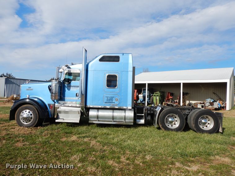 image for item GK9639 2005 Kenworth W900L  semi truck