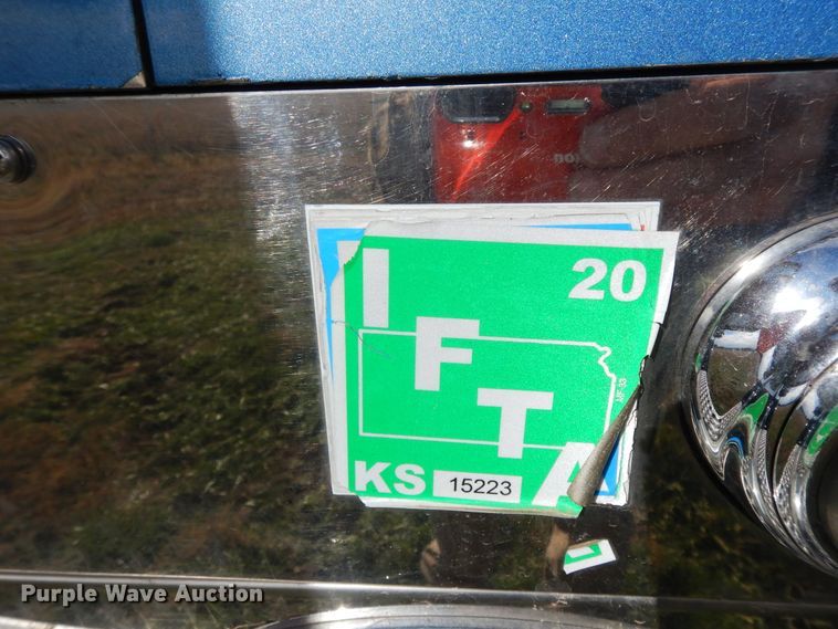 image for item GK9639 2005 Kenworth W900L  semi truck