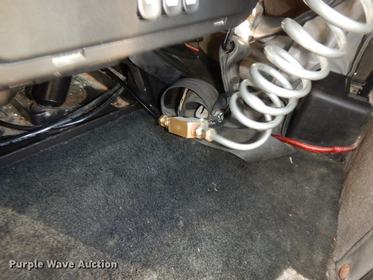 image for item GK9639 2005 Kenworth W900L  semi truck