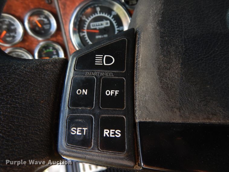 image for item GK9639 2005 Kenworth W900L  semi truck