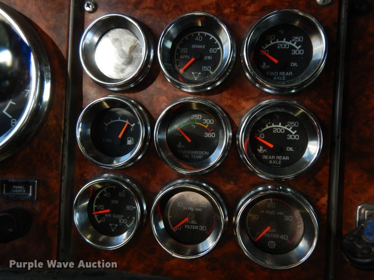 image for item GK9639 2005 Kenworth W900L  semi truck