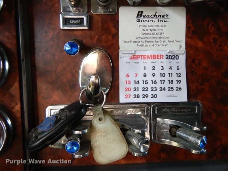 image for item GK9639 2005 Kenworth W900L  semi truck