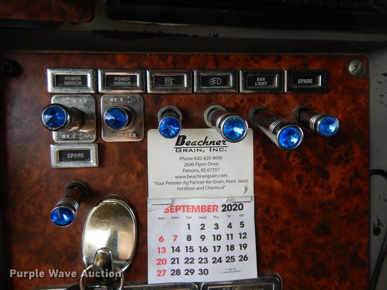 image for item GK9639 2005 Kenworth W900L  semi truck