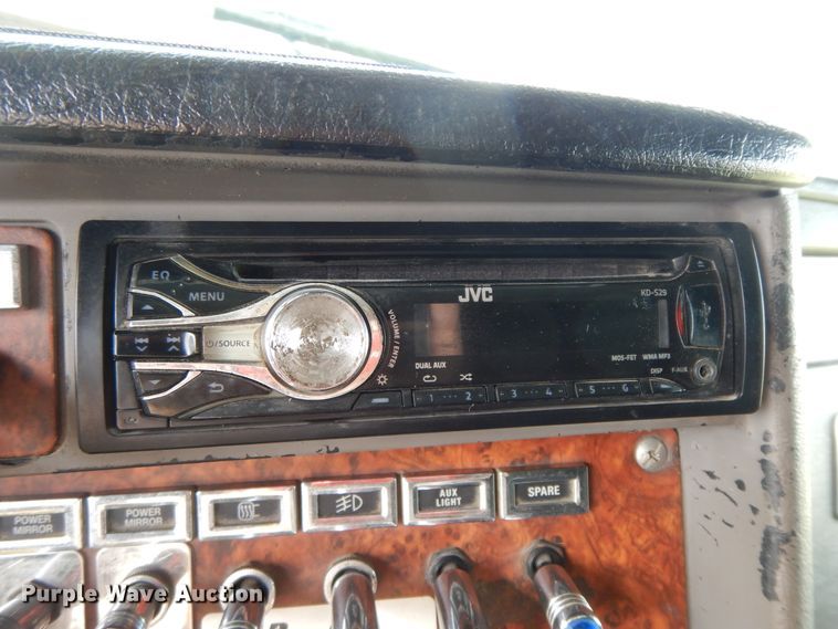 image for item GK9639 2005 Kenworth W900L  semi truck