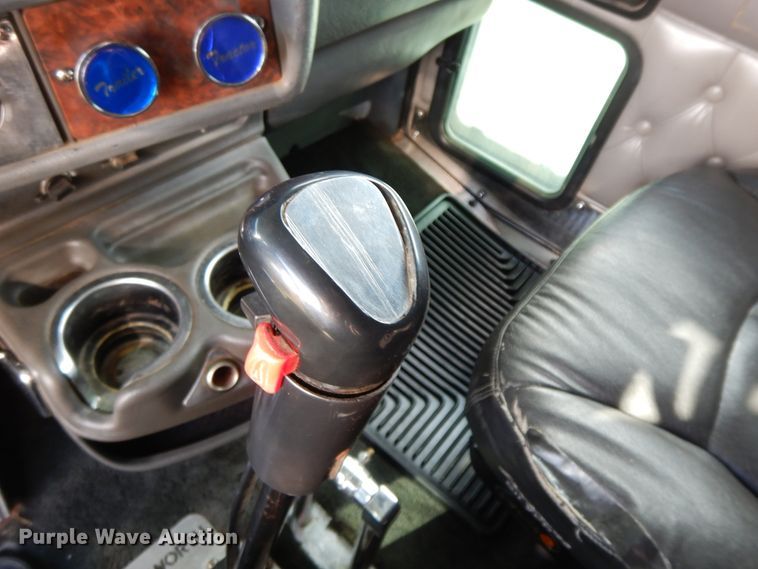 image for item GK9639 2005 Kenworth W900L  semi truck