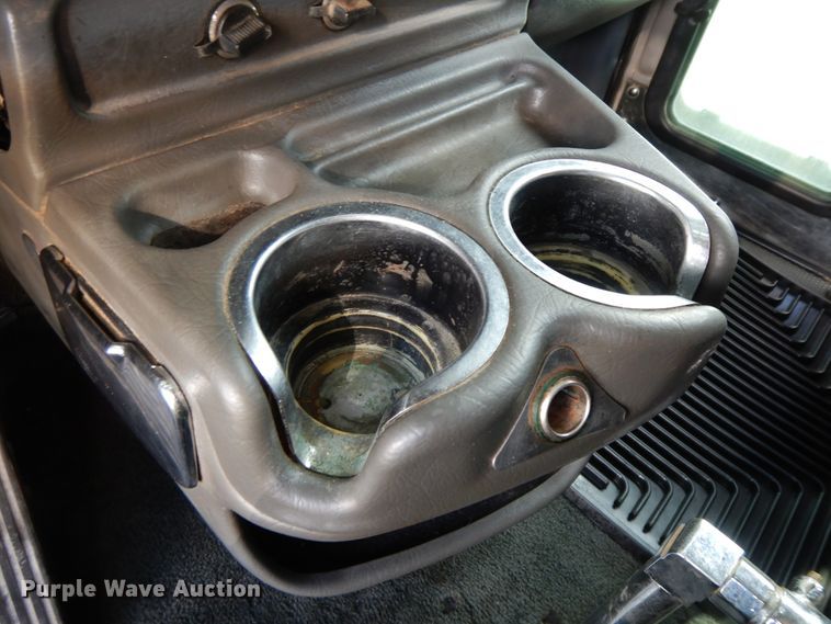 image for item GK9639 2005 Kenworth W900L  semi truck