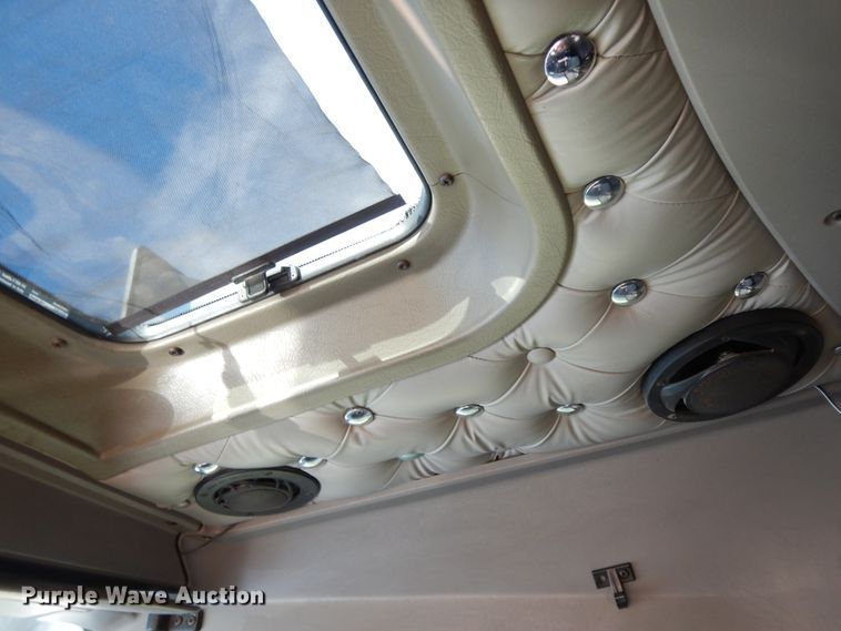 image for item GK9639 2005 Kenworth W900L  semi truck