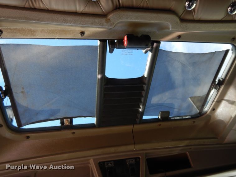 image for item GK9639 2005 Kenworth W900L  semi truck