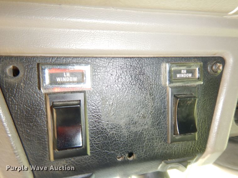 image for item GK9639 2005 Kenworth W900L  semi truck