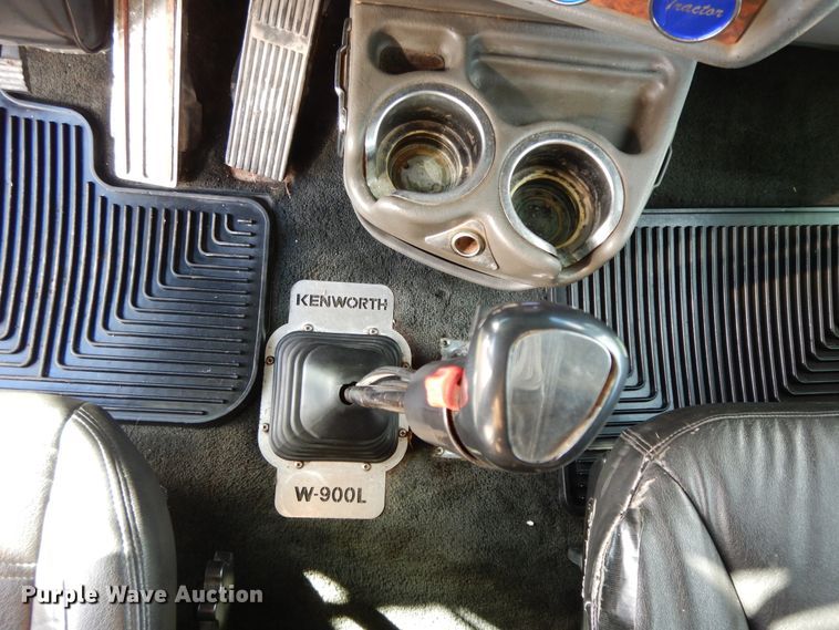 image for item GK9639 2005 Kenworth W900L  semi truck