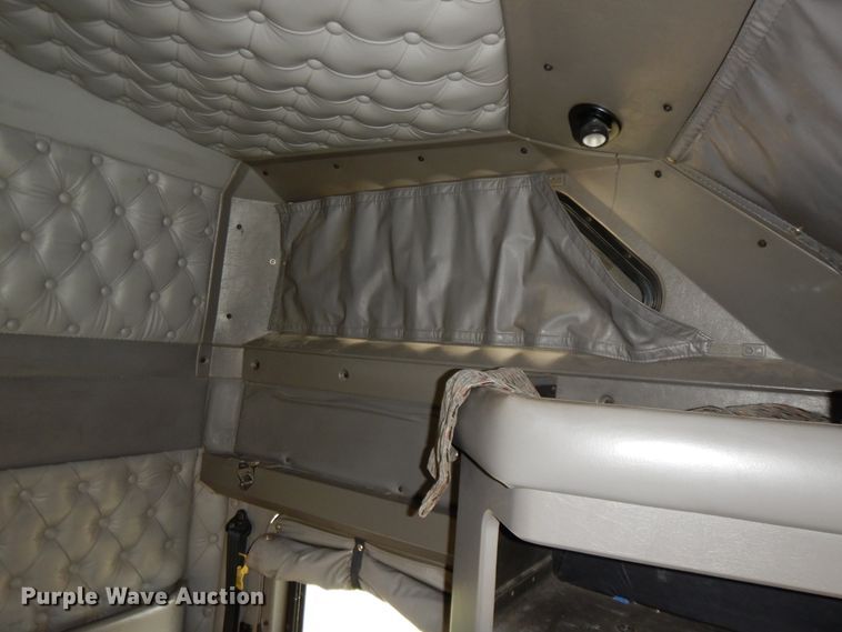 image for item GK9639 2005 Kenworth W900L  semi truck