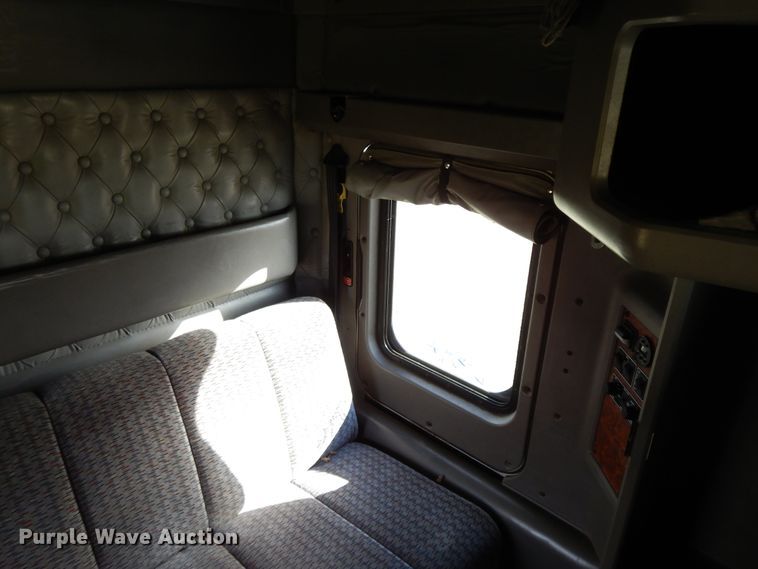 image for item GK9639 2005 Kenworth W900L  semi truck