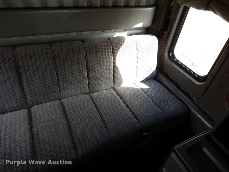 image for item GK9639 2005 Kenworth W900L  semi truck