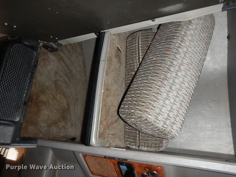 image for item GK9639 2005 Kenworth W900L  semi truck