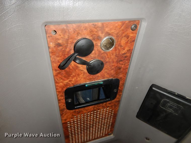 image for item GK9639 2005 Kenworth W900L  semi truck