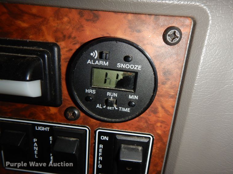 image for item GK9639 2005 Kenworth W900L  semi truck