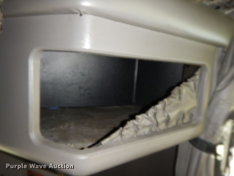 image for item GK9639 2005 Kenworth W900L  semi truck