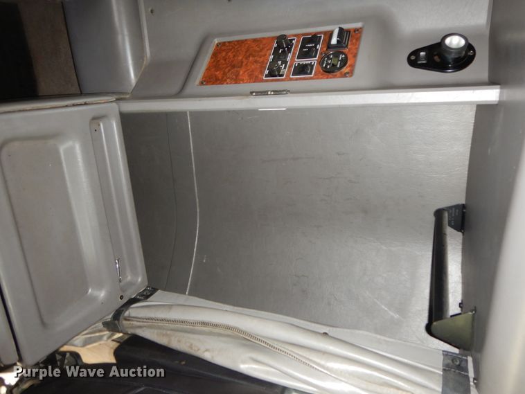 image for item GK9639 2005 Kenworth W900L  semi truck