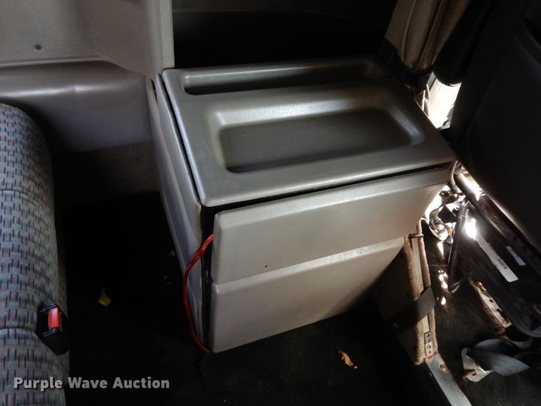 image for item GK9639 2005 Kenworth W900L  semi truck