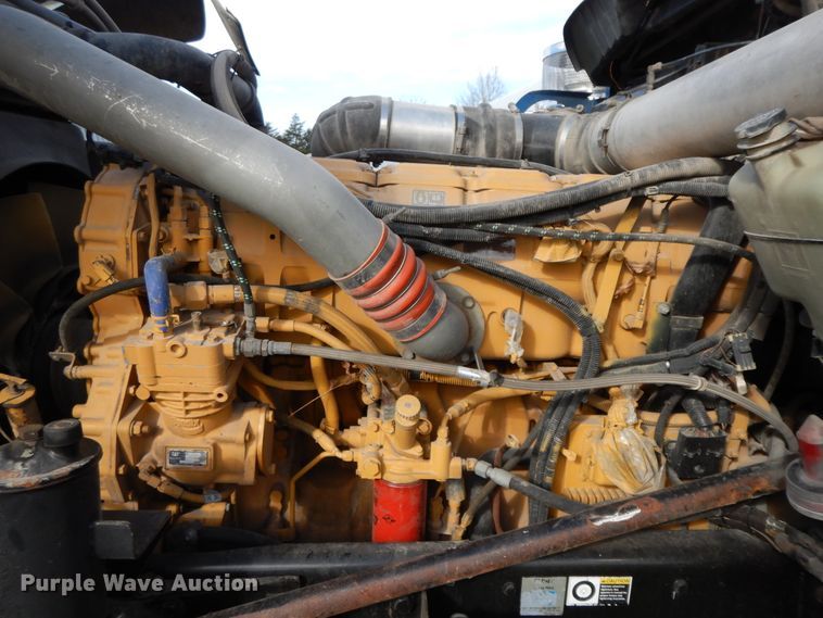 image for item GK9639 2005 Kenworth W900L  semi truck