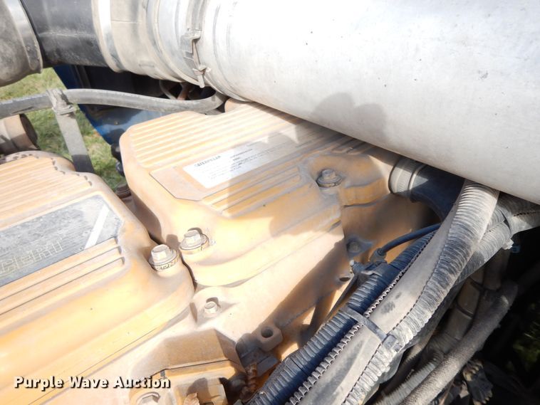 image for item GK9639 2005 Kenworth W900L  semi truck