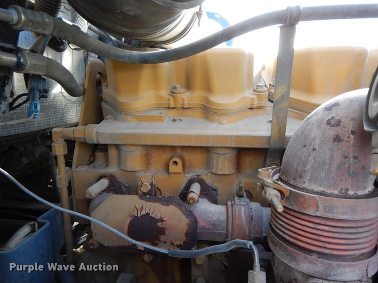 image for item GK9639 2005 Kenworth W900L  semi truck