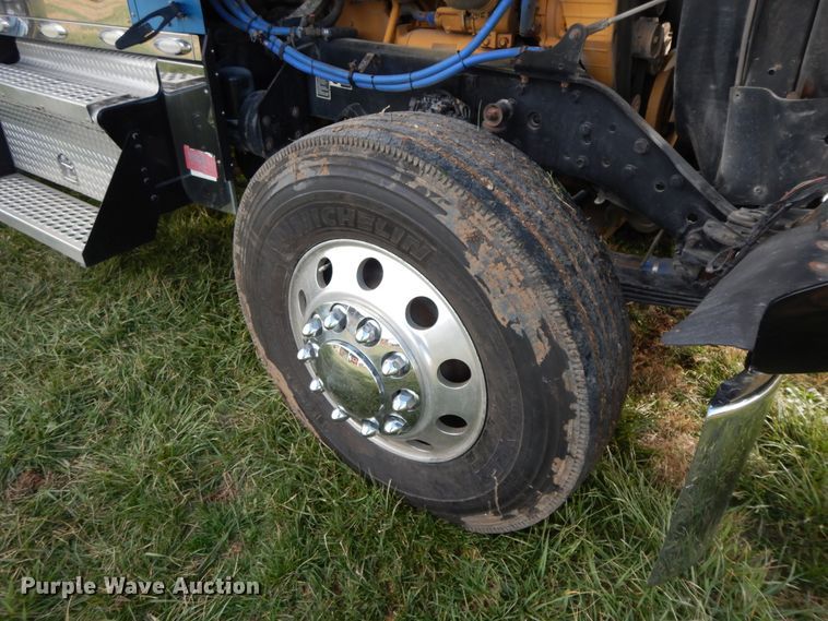 image for item GK9639 2005 Kenworth W900L  semi truck