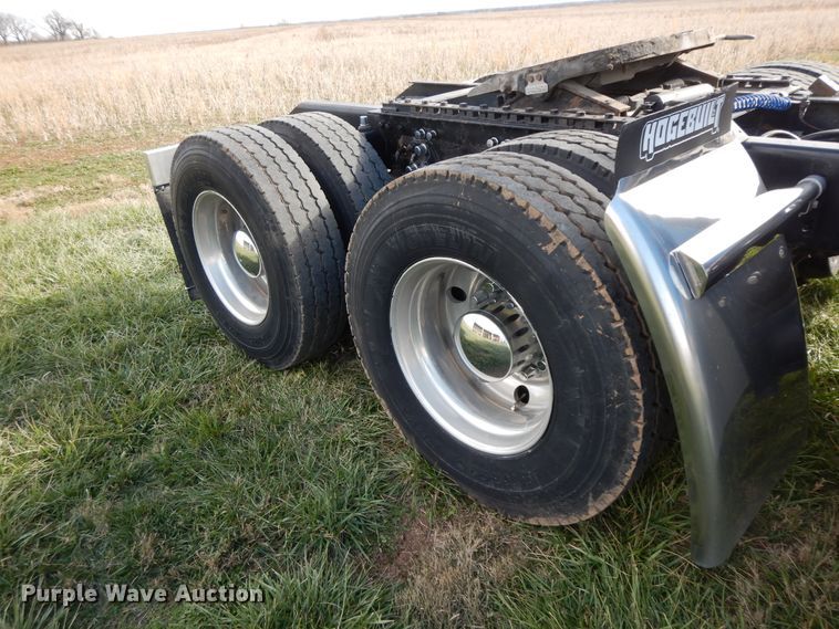 image for item GK9639 2005 Kenworth W900L  semi truck