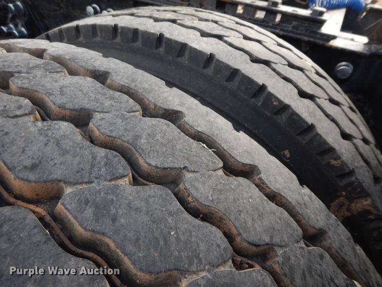 image for item GK9639 2005 Kenworth W900L  semi truck