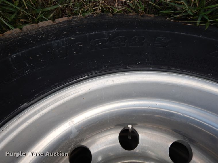 image for item GK9639 2005 Kenworth W900L  semi truck