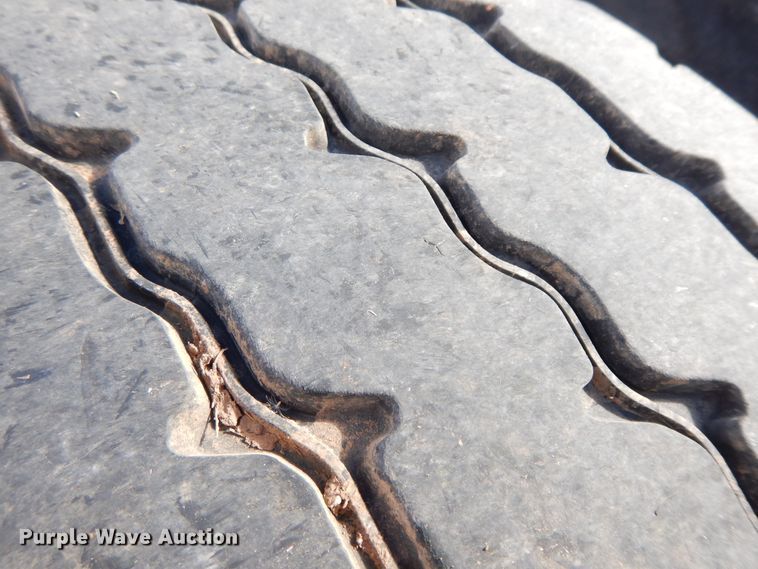 image for item GK9639 2005 Kenworth W900L  semi truck