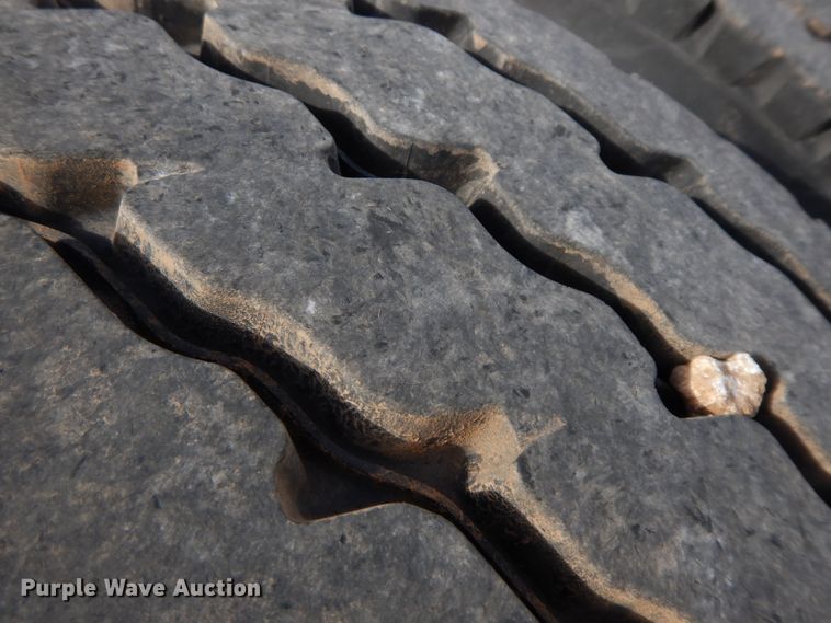 image for item GK9639 2005 Kenworth W900L  semi truck