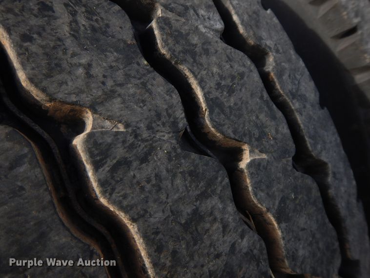 image for item GK9639 2005 Kenworth W900L  semi truck