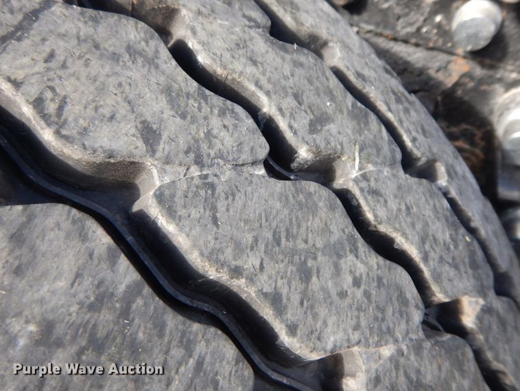 image for item GK9639 2005 Kenworth W900L  semi truck