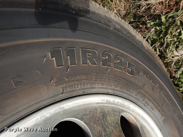 image for item GK9639 2005 Kenworth W900L  semi truck