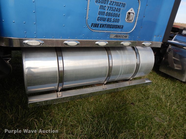 image for item GK9639 2005 Kenworth W900L  semi truck