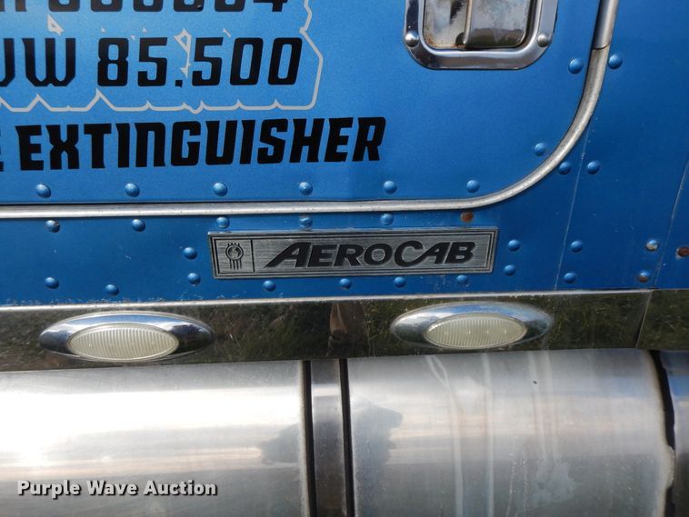 image for item GK9639 2005 Kenworth W900L  semi truck