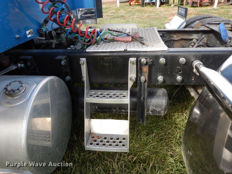 image for item GK9639 2005 Kenworth W900L  semi truck