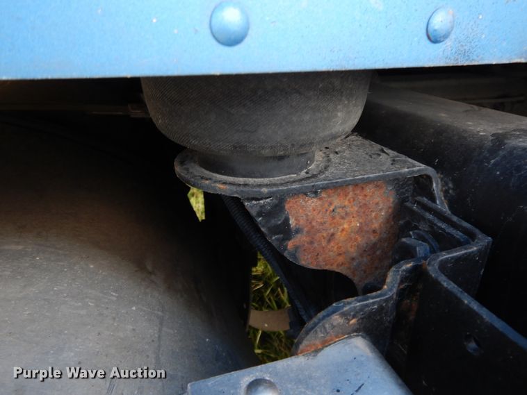 image for item GK9639 2005 Kenworth W900L  semi truck