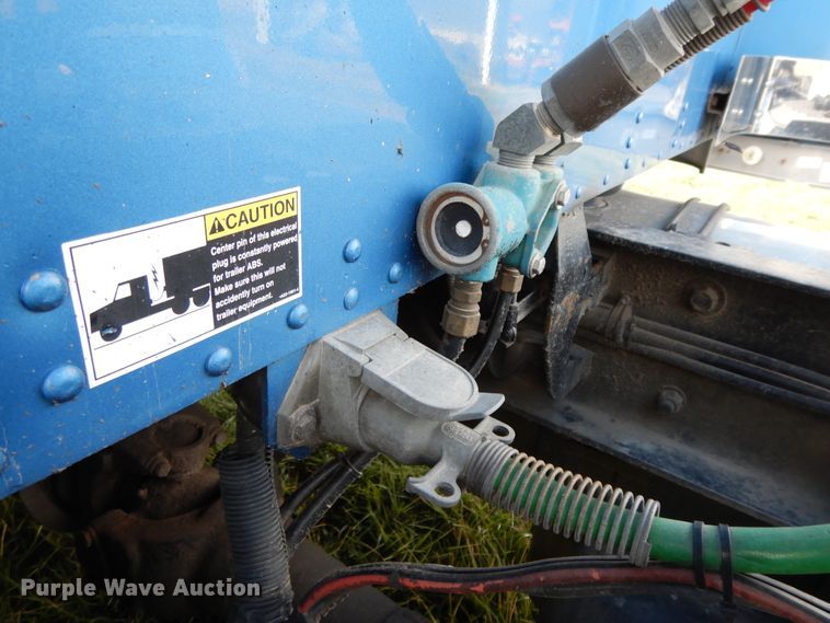 image for item GK9639 2005 Kenworth W900L  semi truck