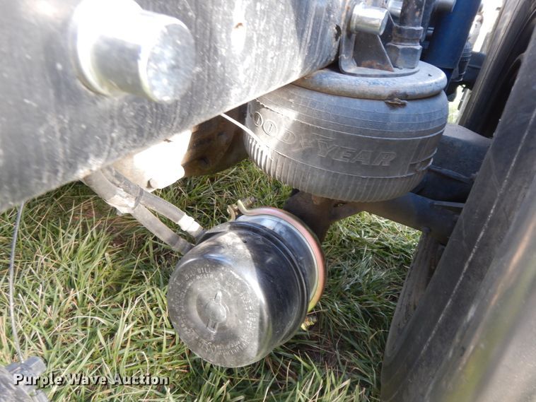 image for item GK9639 2005 Kenworth W900L  semi truck