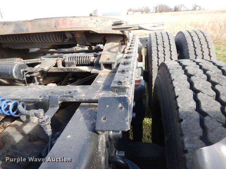 image for item GK9639 2005 Kenworth W900L  semi truck