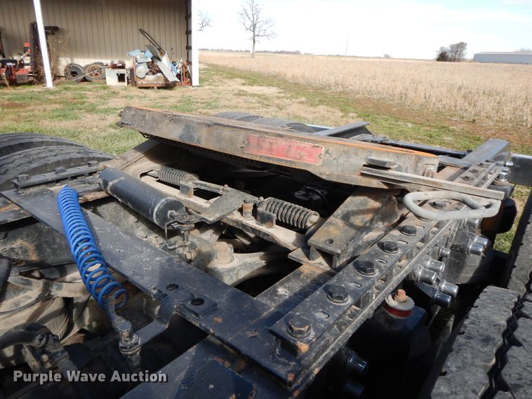 image for item GK9639 2005 Kenworth W900L  semi truck