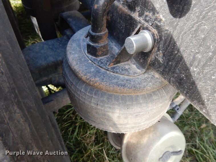 image for item GK9639 2005 Kenworth W900L  semi truck