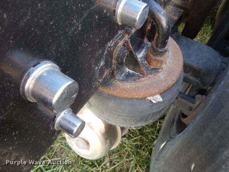 image for item GK9639 2005 Kenworth W900L  semi truck