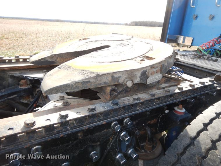 image for item GK9639 2005 Kenworth W900L  semi truck