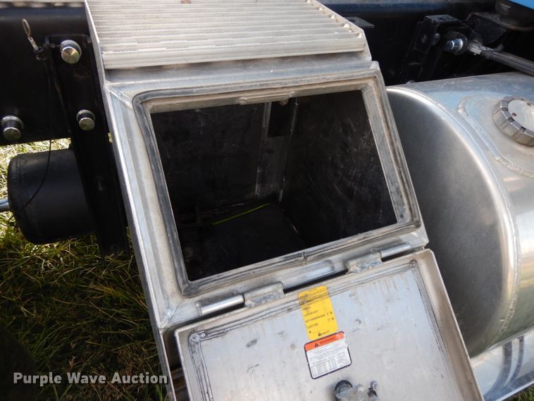 image for item GK9639 2005 Kenworth W900L  semi truck