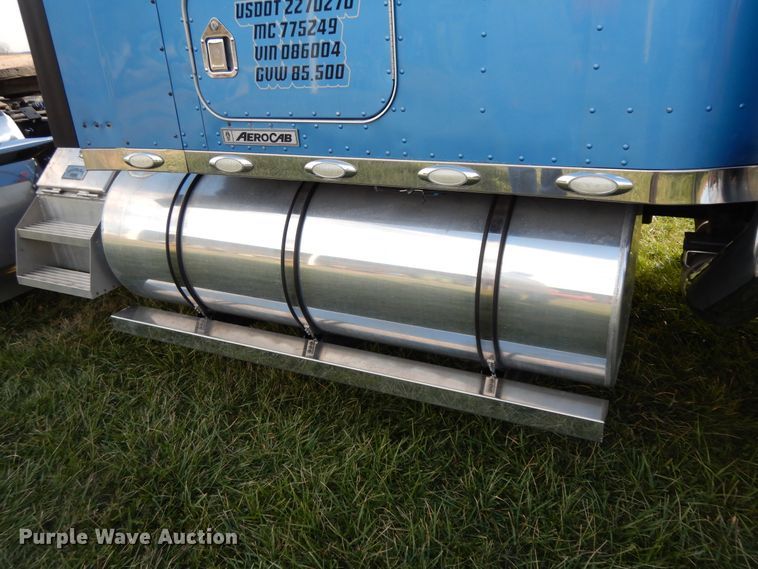 image for item GK9639 2005 Kenworth W900L  semi truck